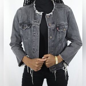 Levi’s Distressed Trucker Crop Black Faded Denim Jacket Sz Small Trashed Frayed